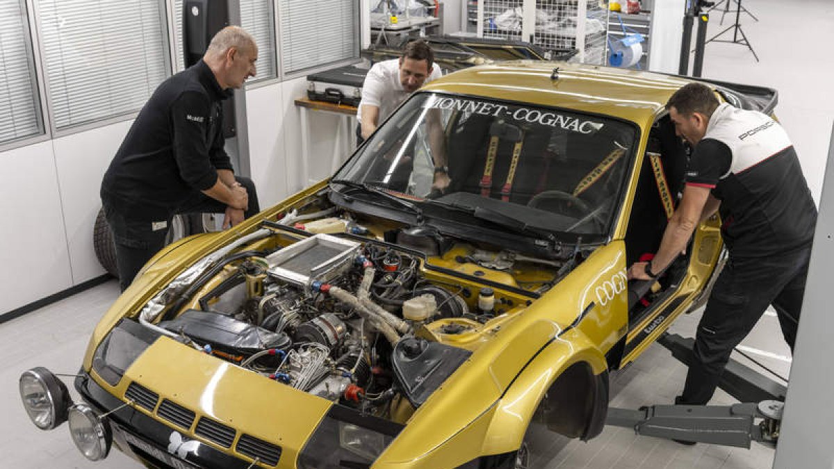Cuarenta años después, a los 75 de edad y gracias a Porsche, Walter Röhrl tiene un preciso regalo de cumpleaños: el 924 Carrera GTS ‘original’ con el que corrió en 1981. PRSCH