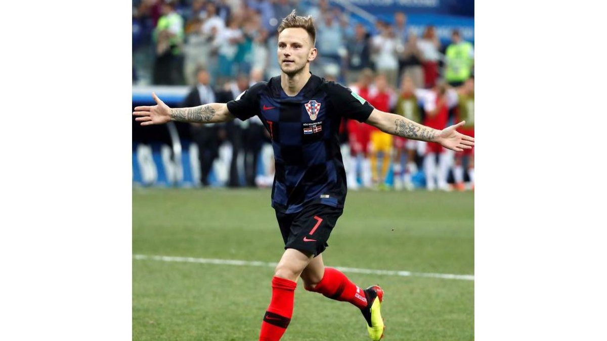 Ivan Rakitic celebra el pase de Croacia tras marcar el último penalti de la tanda. KIKO HUESCA