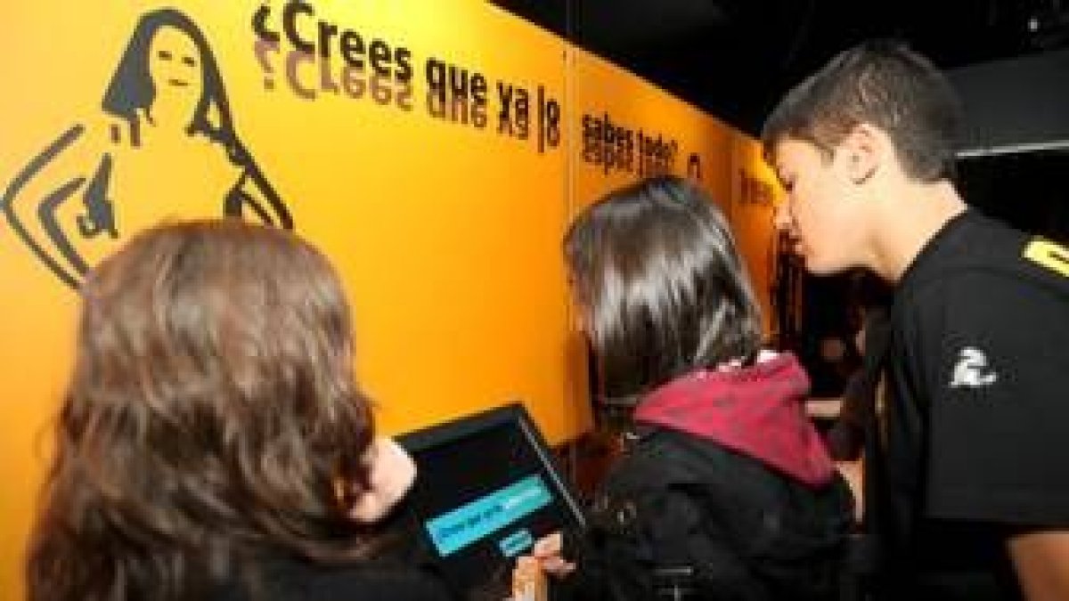 Los ocho espacios de la exposición muestran las consecuencias del consumo de drogas