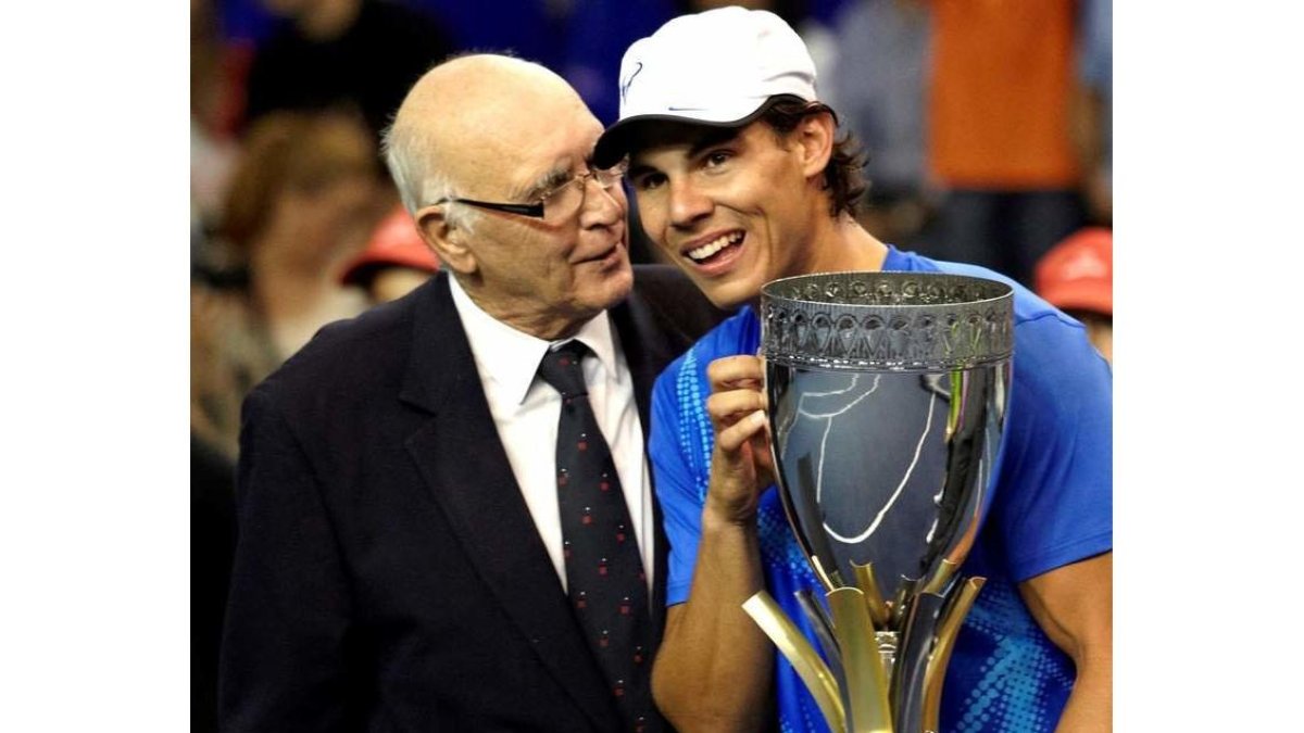 El fallecido Andrés Gimeno, junto a Rafa Nadal. ALEJANDRO GARCÍA