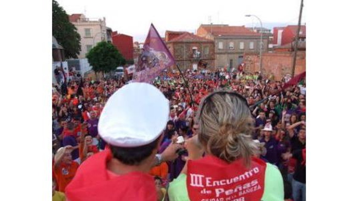 Los Diablos llenaron la plaza de Francisco de Quevedo, un espacio público con vocación de auditorio.