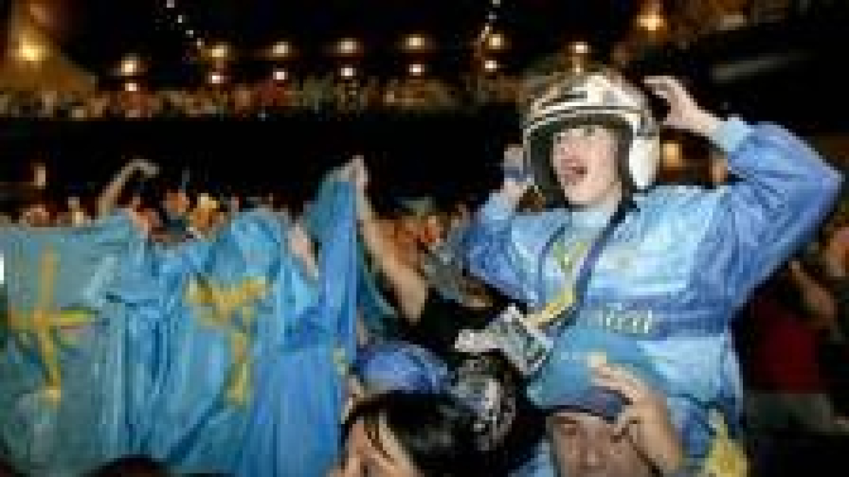Seguidores de Alonso celebran ayer su triunfo en el Auditorio de Oviedo