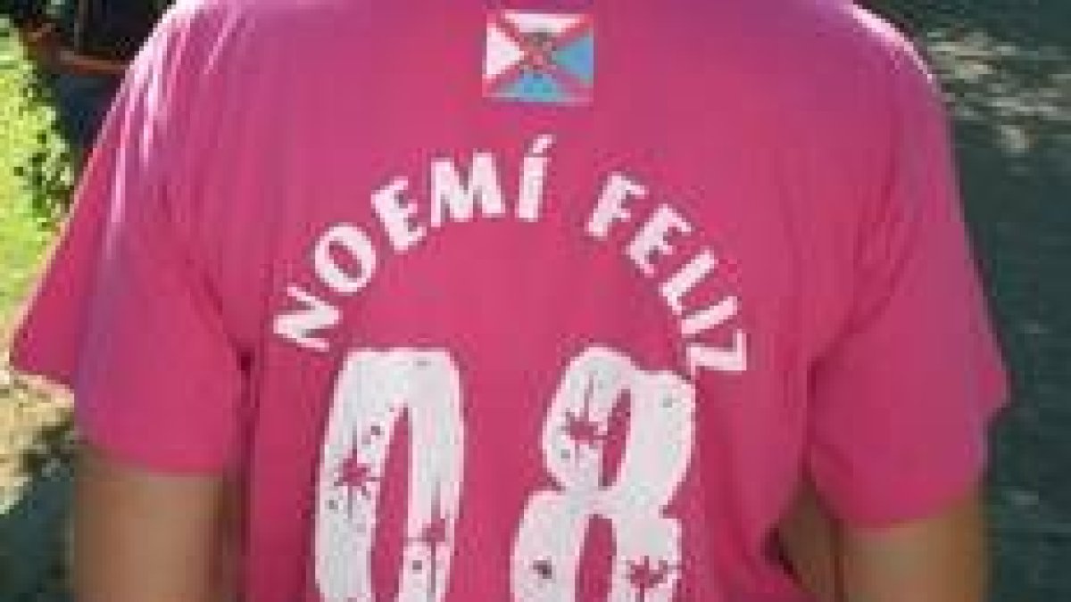 Su peña de amigos del Bierzo Alto realizó esta camiseta conmemorativa