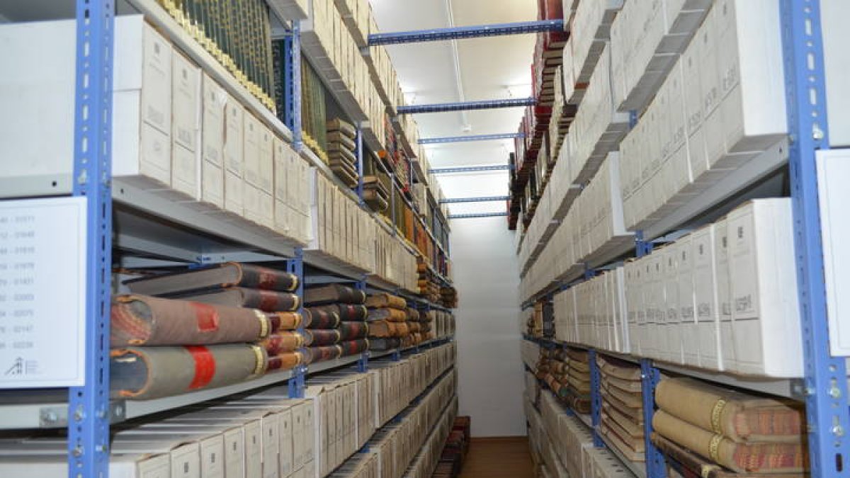 El museo minero de Sabero atesora numerosa documentación de las empresas del sector. CASTRO