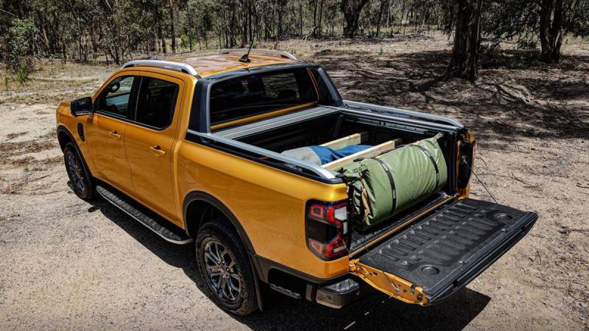 Ford ha diseñado el nuevo Ranger optimizando la versatilidad para el trabajo y el ocio, con un portón trasero que puede utilizarse como banco de bricolaje. frd