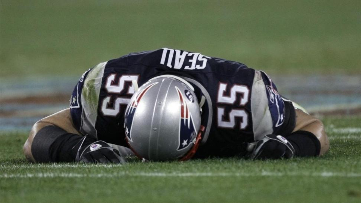 El linebacker de los New England Patriots Junior Seau, durante una Superbowl