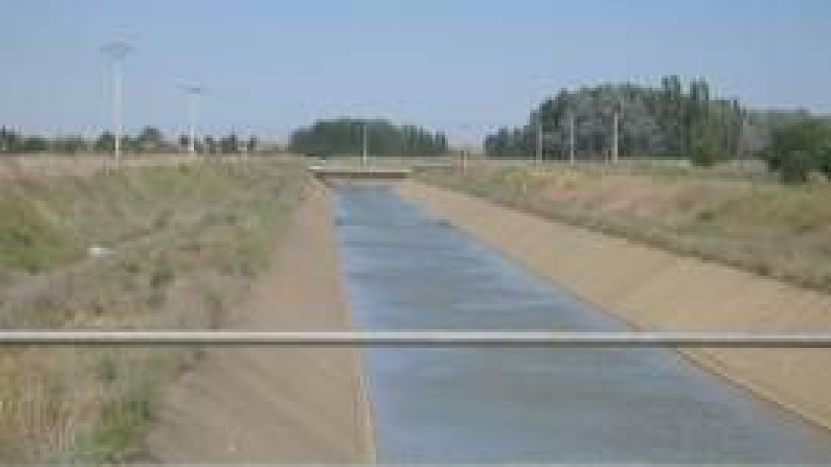 Un tramo del canal de Galleguillos, ligado de por vida a la polémica
