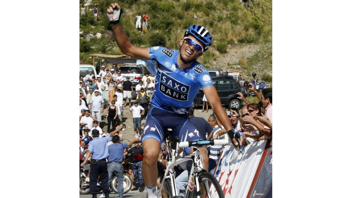 Contador llega a la meta de la quinta etapa del Tour de San Luis.