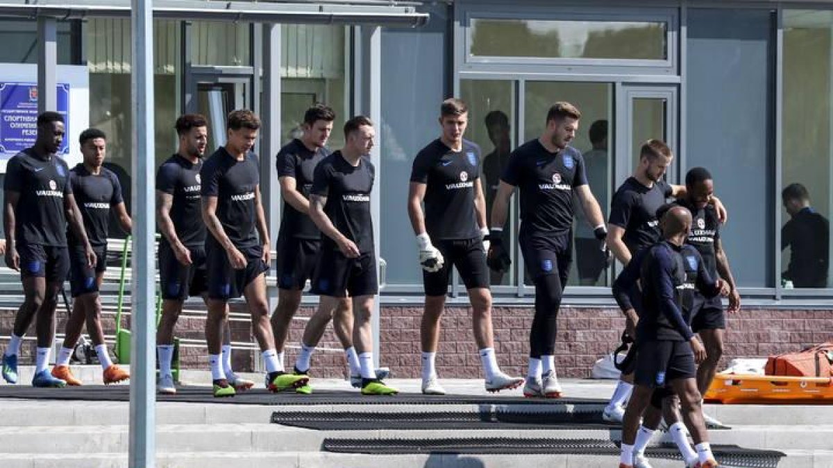 El equipo inglés se dispone a realizar el entrenamiento previo al partido de mañana.