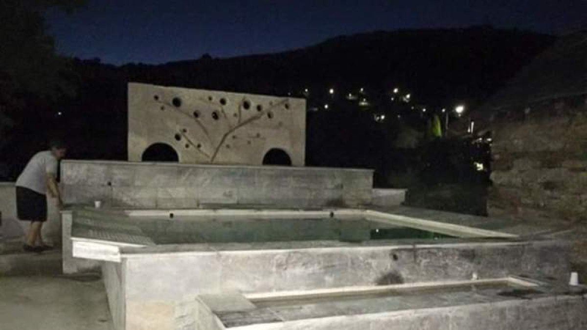 Aspecto de la fuente restaurada en el barrio de Fondo da Vila