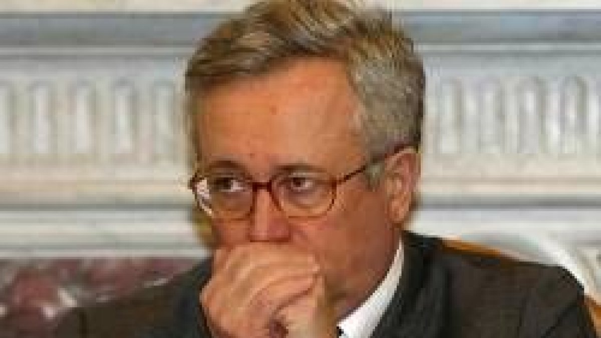 Tremonti dimitió tras las presiones de la Alianza Nacional