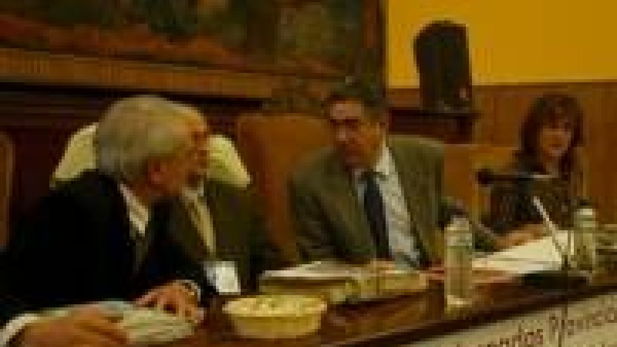 García Millán, al lado del micrófono, inauguró las jornadas