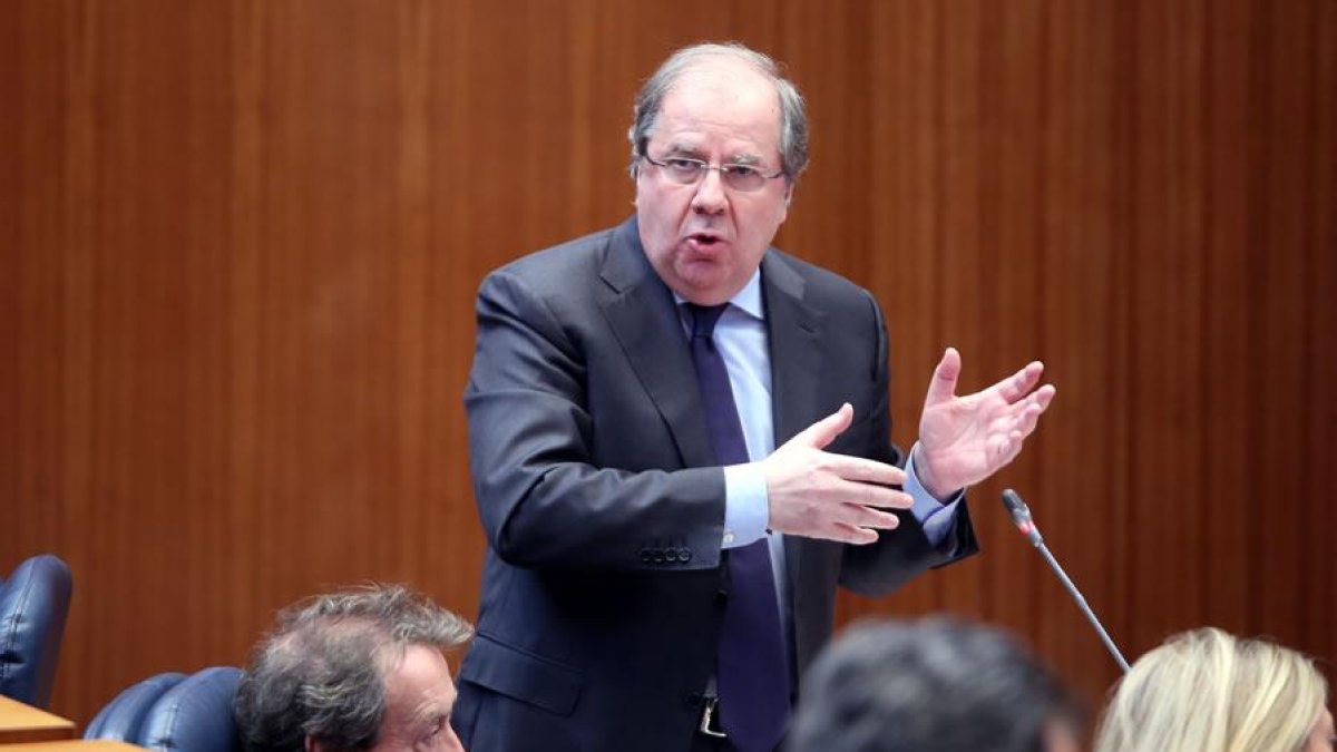 El presidente de la Junta, Juan Vicente Herrera, durante su intervención en el Pleno de las Cortes de Castilla y León.