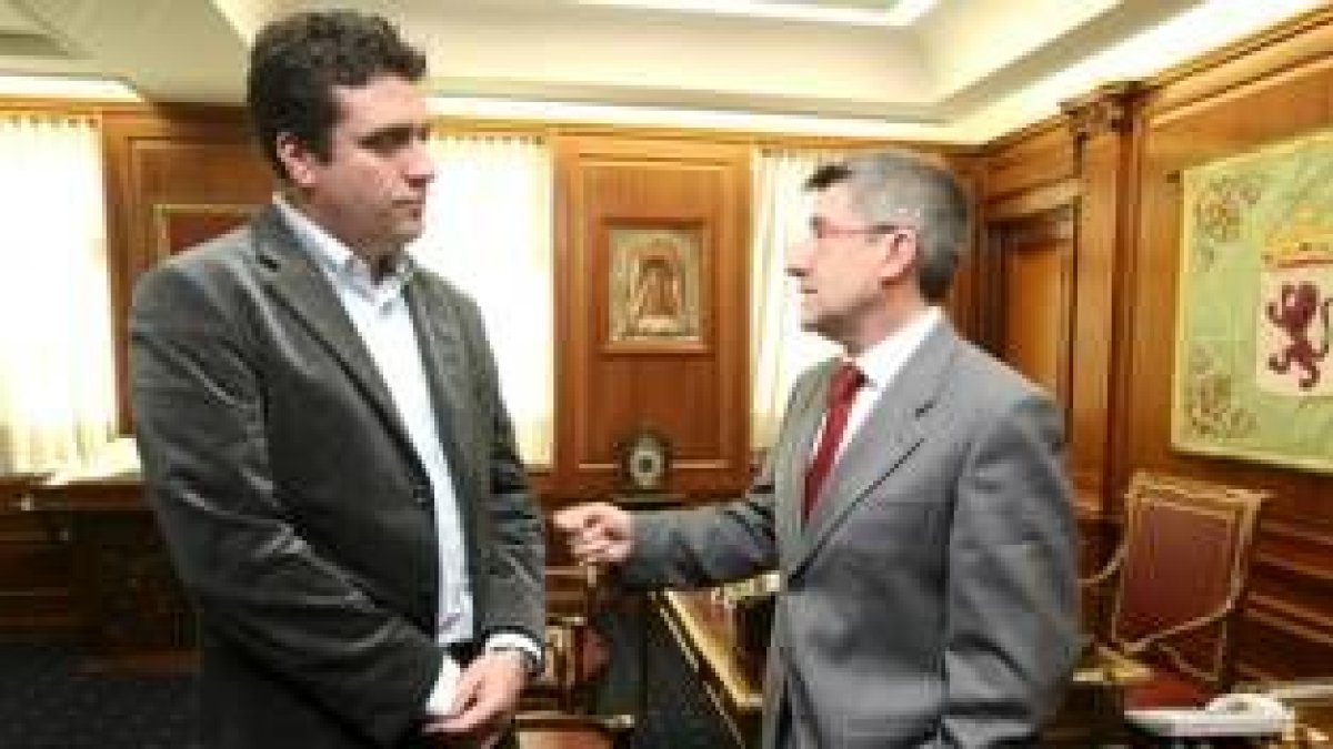 Ricardo Aller y Francisco Fernández, ayer antes de firmar el convenio