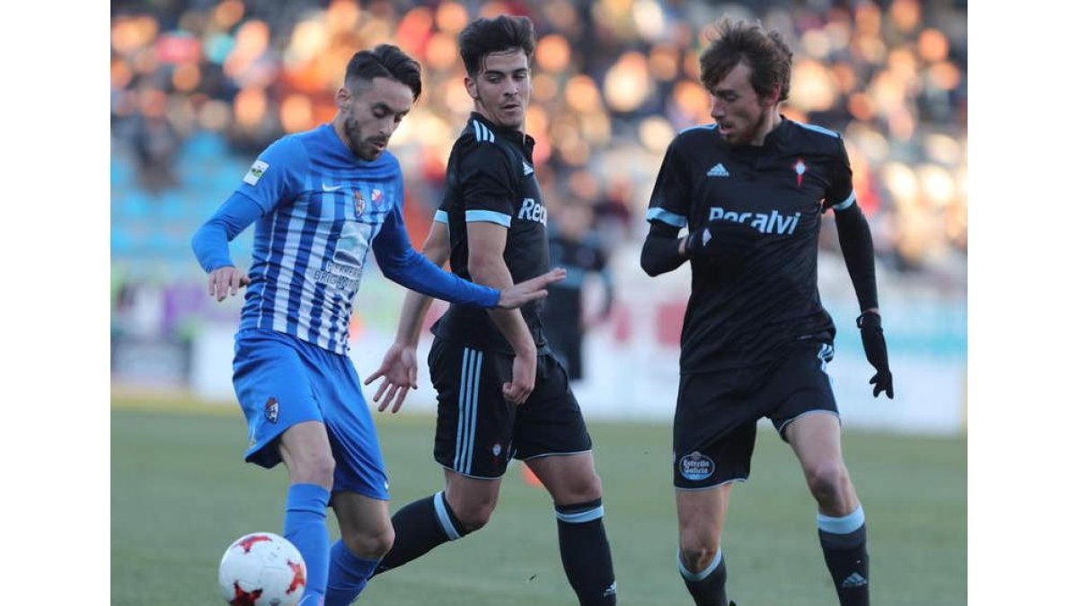Iago Díaz se perderá el partido ante el Toledo tras ser expulsado el pasado domingo. L. DE LA MATA