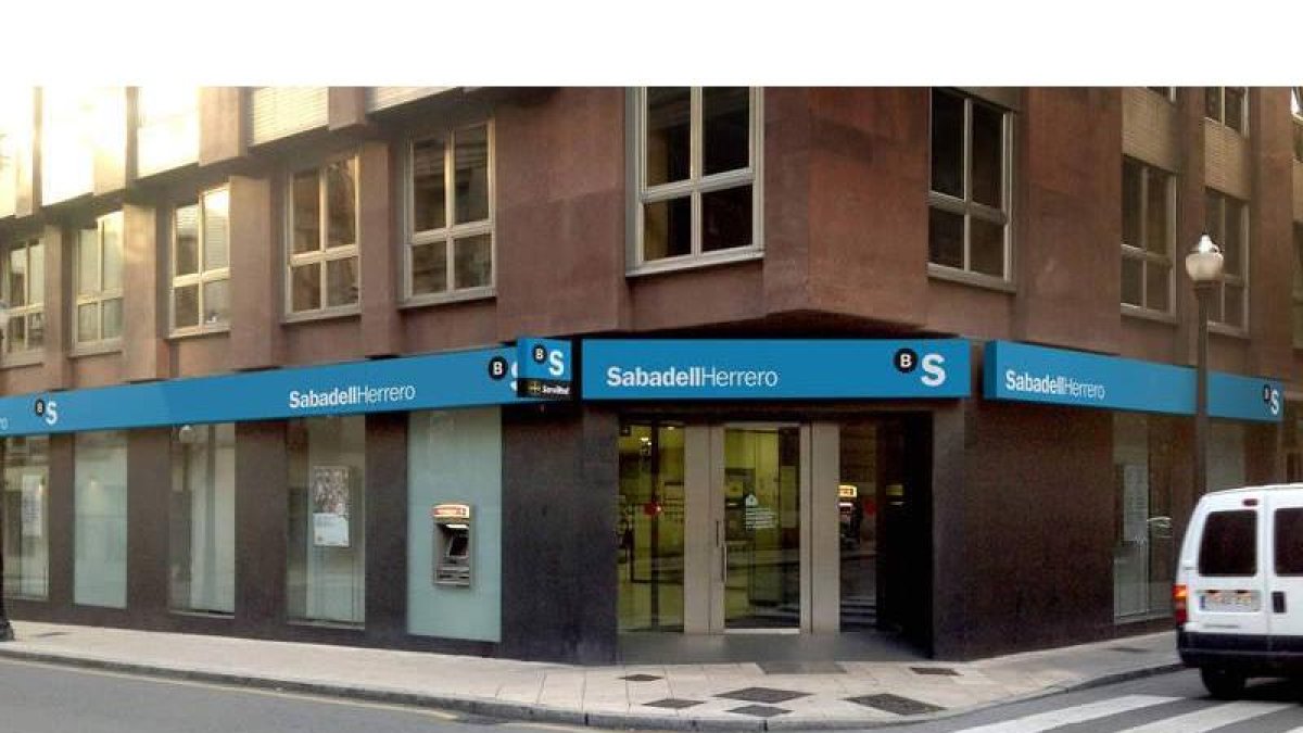 Entre el 11 y el 17 de febrero la imagen de las oficinas del SabadellHerrero en la provincia y Asturias se transformará.