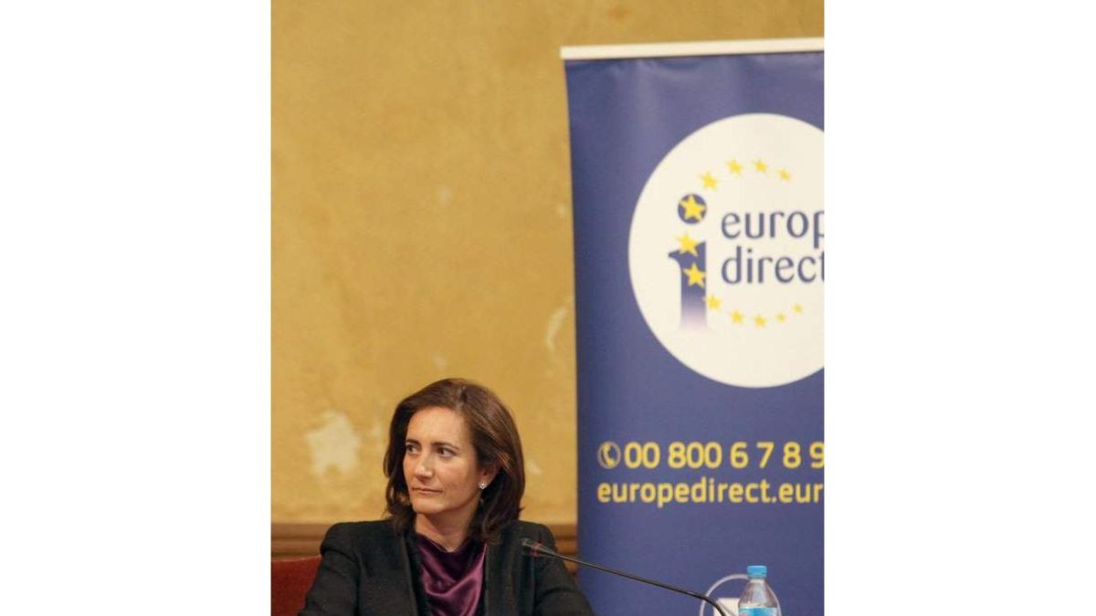 La presidenta de las Cortes, en la conferencia que ofreció en Segovia.