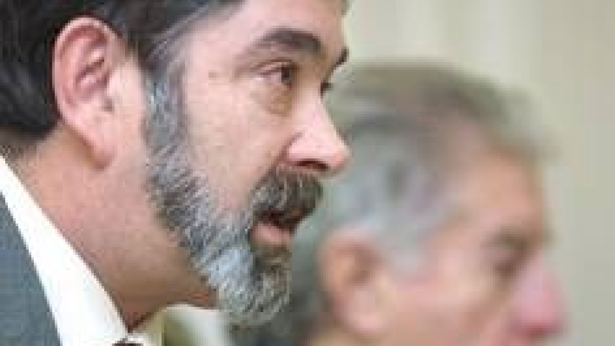 Imagen de archivo del rector Ángel Penas en una comparecencia ante los medios de comunicación