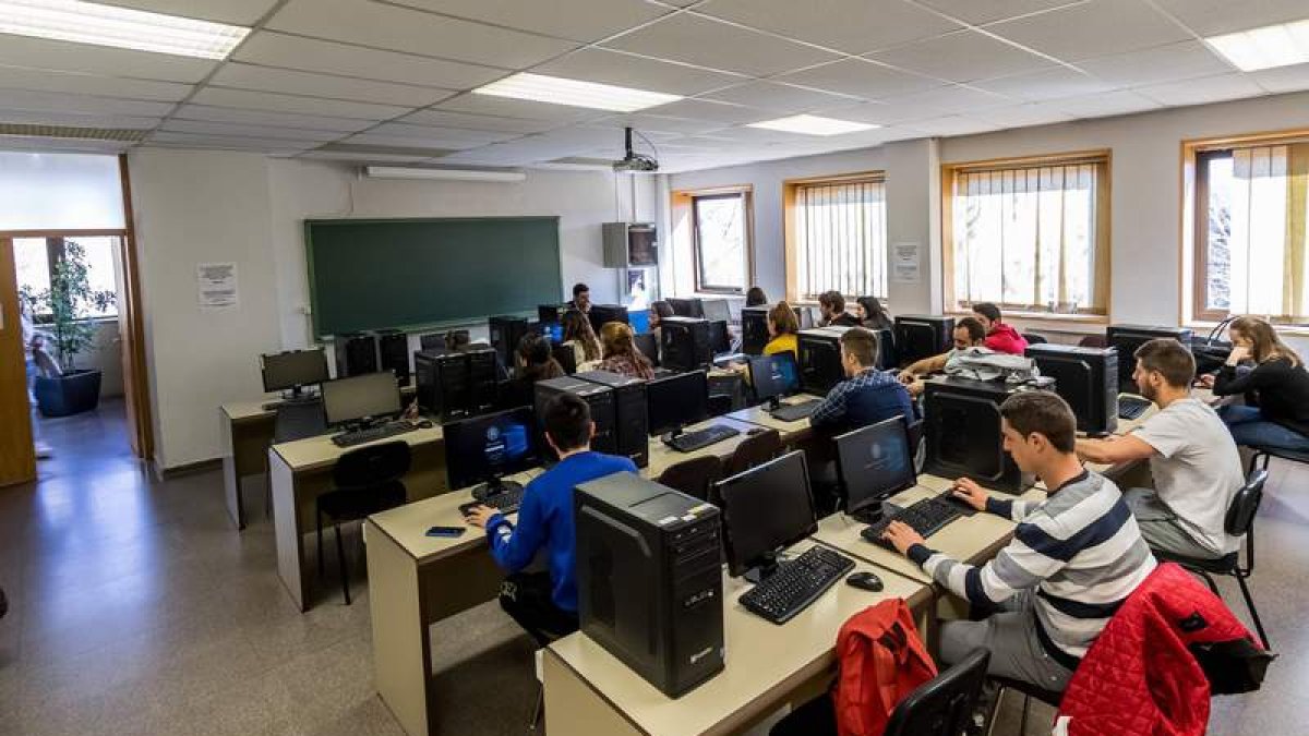 Un grupo de alumnos del grado de Relaciones Laborales y Recursos Humanos. DL