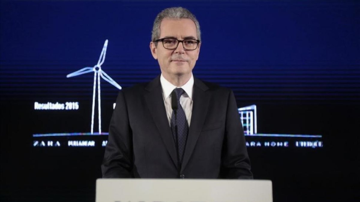 El presidente de Inditex, Pablo Isla, durante la presentación de los resultados del 2015 en Arteixo.