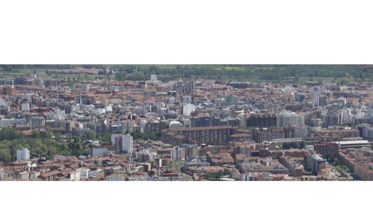 Panorámica de la ciudad de León, donde el mercado del alquiler empieza a estar bajo presión. DL