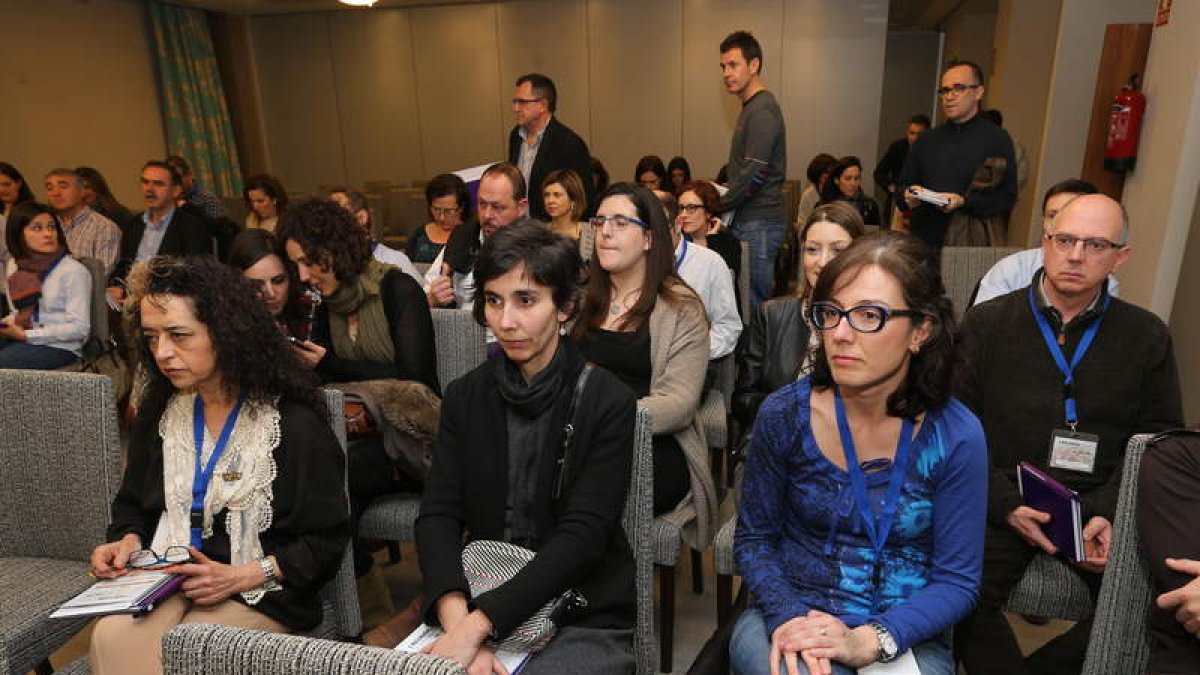 Un centenar de profesionales de la sanidad participaron ayer en el foro sobre el dolor.