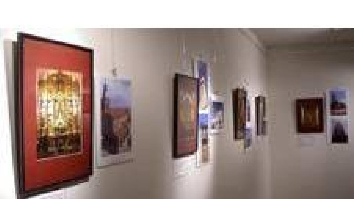 Exposición de retablos e iglesias del Páramo en la sala de exposiciones
