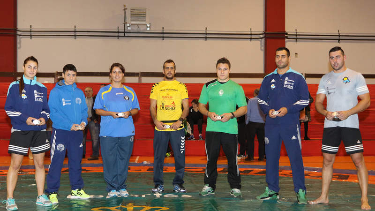 Siete cintos de plata para tres campeonas y cuatro campeones del trofeo más histórico