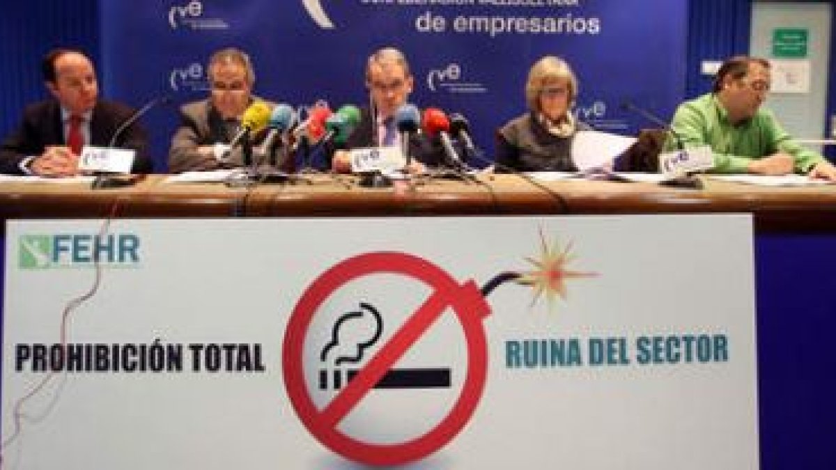 El presidente de los hosteleros de Castilla y León, el leonés Esteban Díez, durante la comparecencia