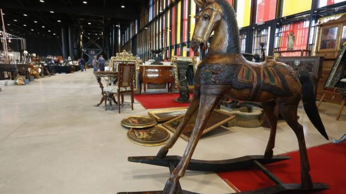 Imagen de una edición anterior de la Feria del Desembalaje de Antigüedades. CAMPILLO