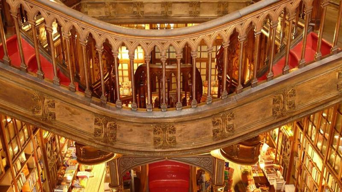 Imagen de la librería Lello & Irmao de Oporto, una de las más bellas de Europa