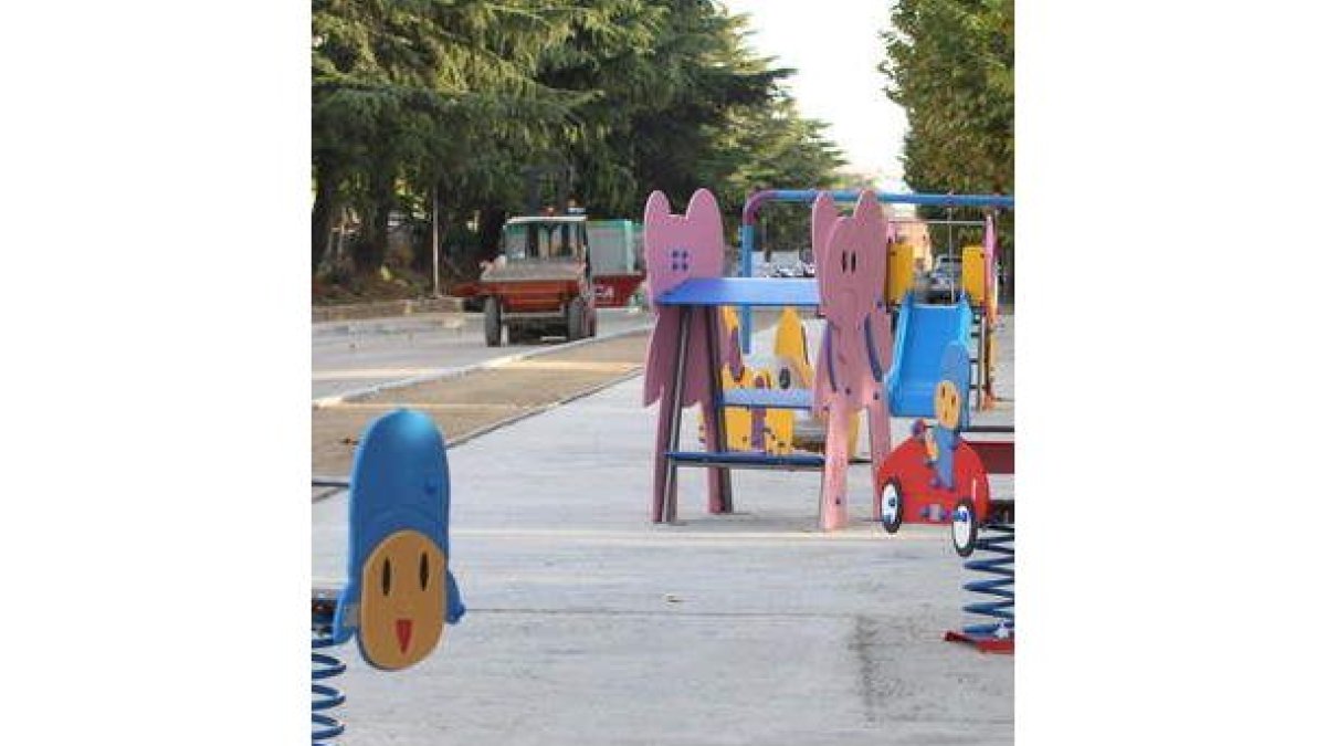 Los juegos infantiles están colocados, pero no abiertos.