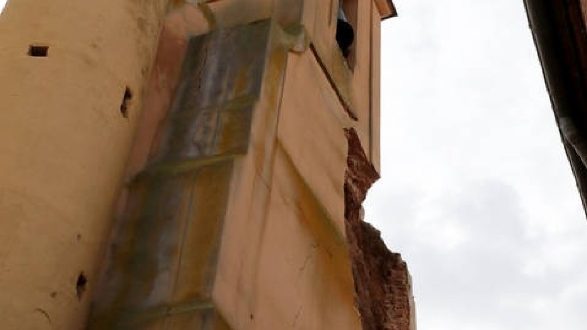 Estado en el que quedó la torre tras el desprendimiento. A.M.