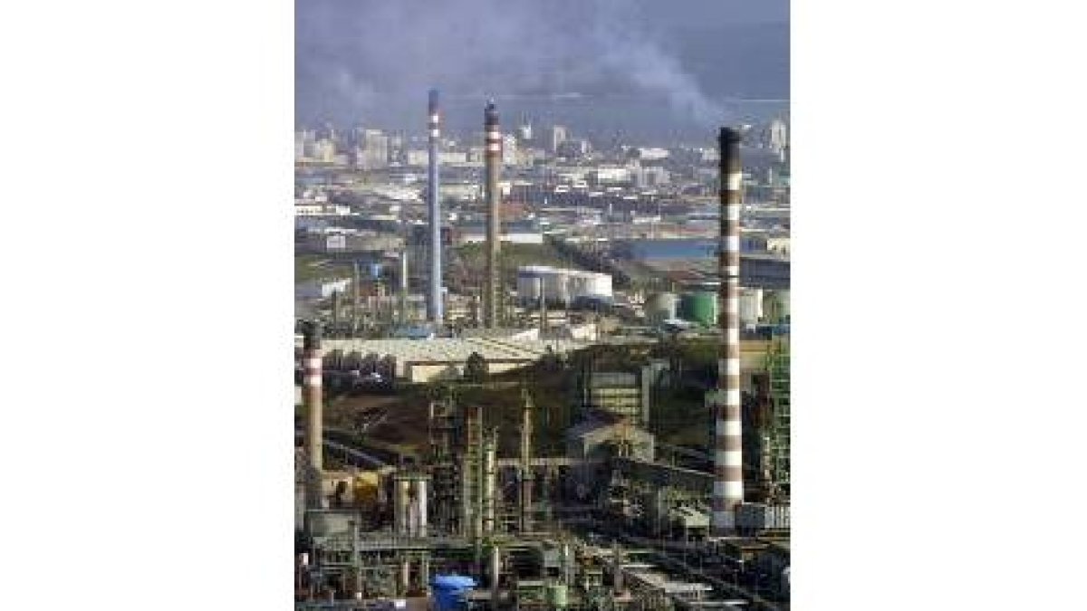 Imagen de una de las refinerias existentes en España