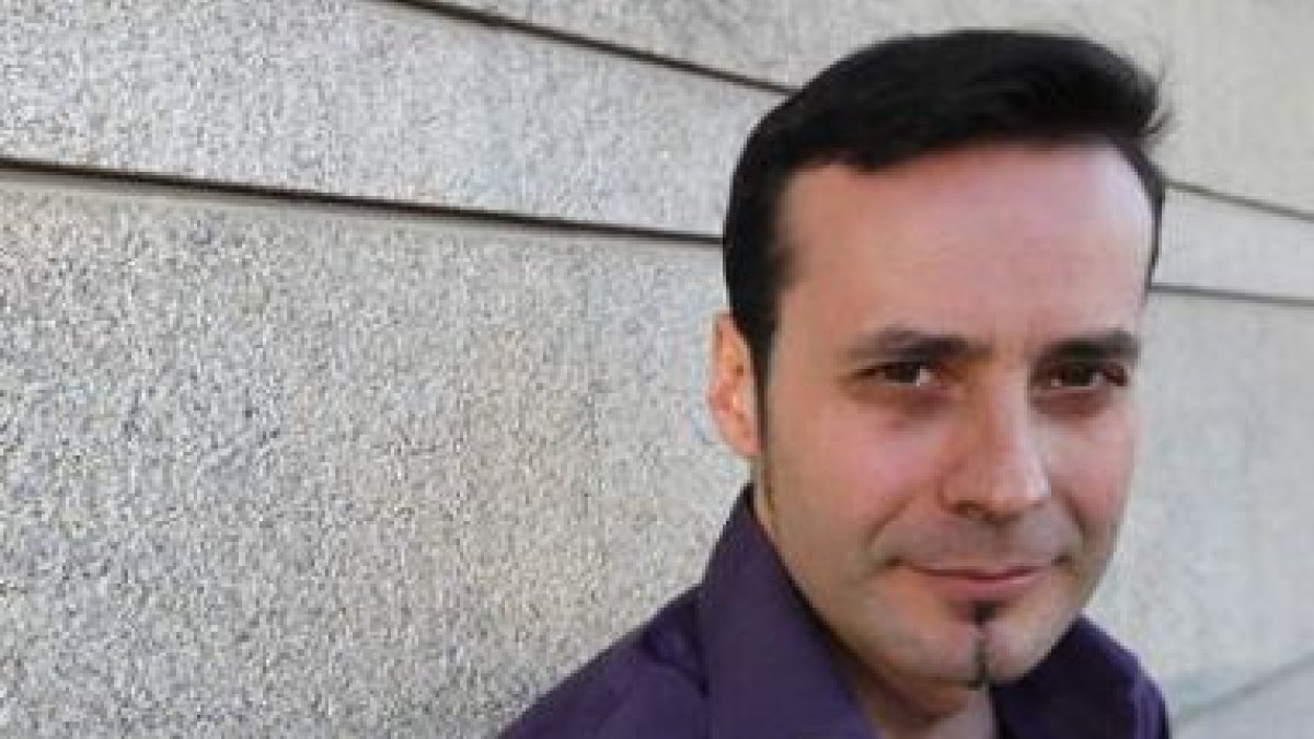 El escritor y periodista del Diario Carlos Fidalgo, que suma un premio literario más.