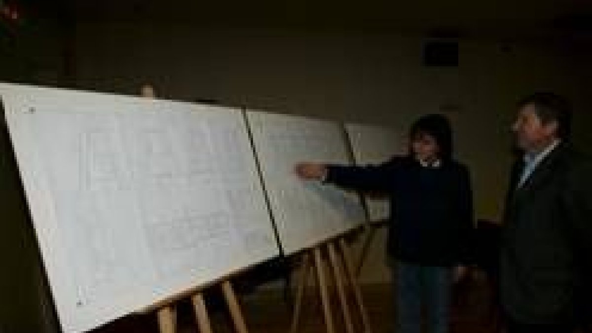 Amparo Valcarce y Raúl Valcarce presentaron el proyecto de edificio