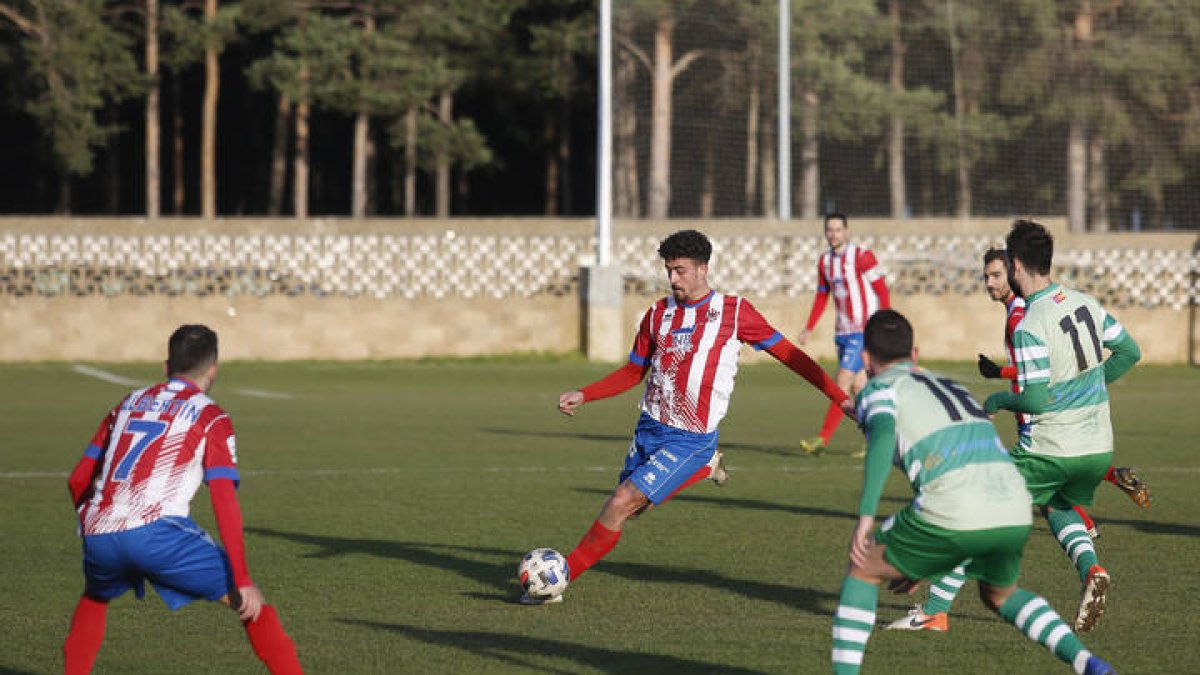 Partido de fútbol entre La Virgen y Atlético Bembibre. F. Otero Perandones.