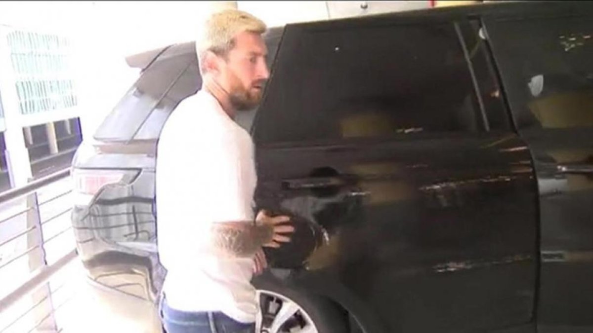 Messi, a su llegada en el aeropuerto de El Prat.