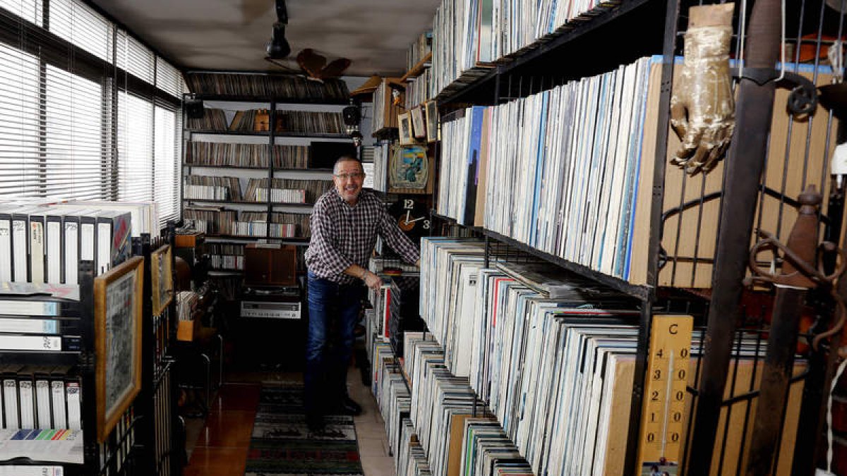 Manuel Martínez Henares dirigió varios programas musicales, fue corresponsal en revistas especializadas e incluso tuvo sección propia en el Diario de León. marciano pérez