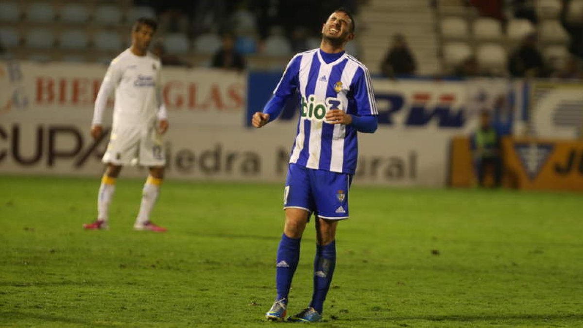 Rueda se lamenta en una de las opciones de gol de las que dispuso en el partido. Una de ellas fue de las más claras del choque, pero se encontró con la gran intervención del portero rival, que salvó a córner.