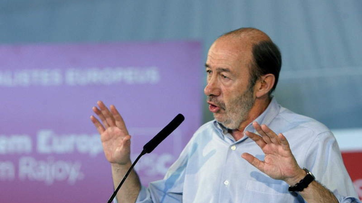 Rubalcaba en un reciente acto de la campaña de las elecciones europeas.