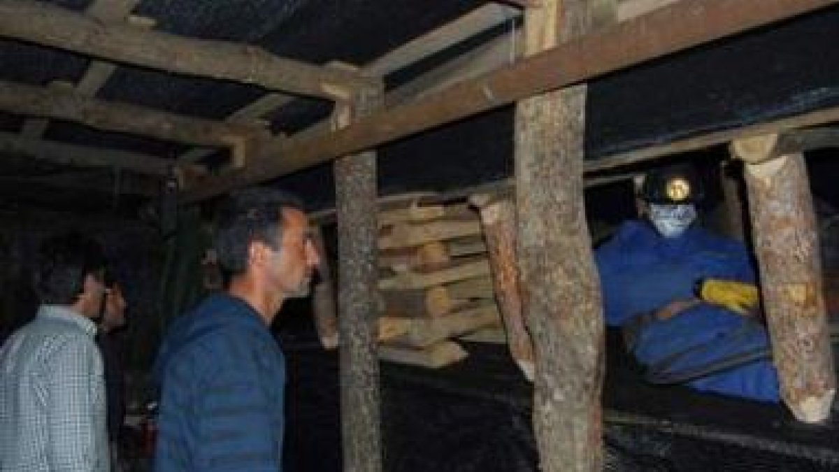 Mina simulada en el interior de la cafetería Tito y Tita de Fabero