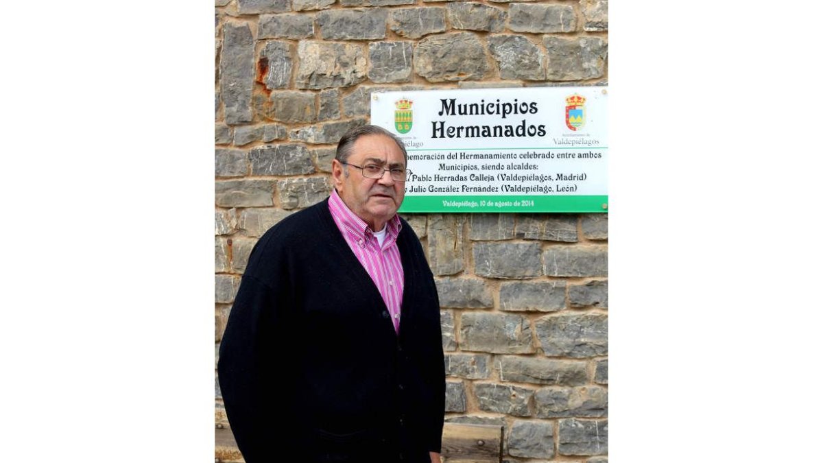 El alcalde Julio González Fernández.