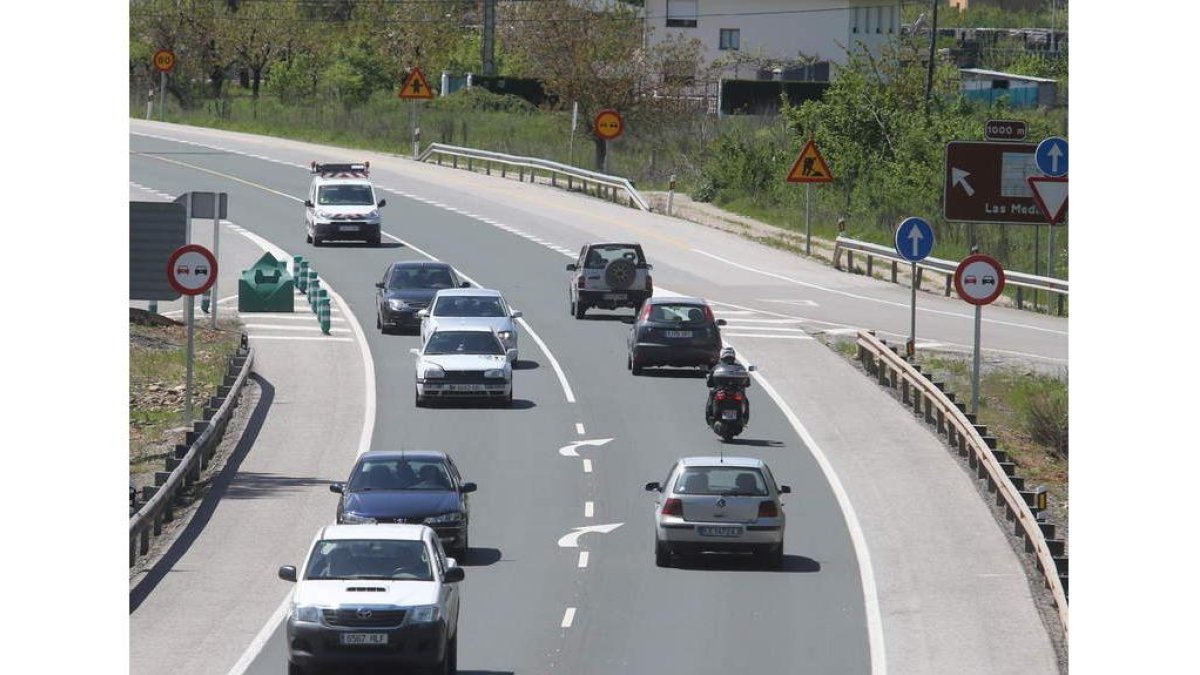 La N-120 en el Bierzo también ha recibido mejoras. L. DE LA MATA