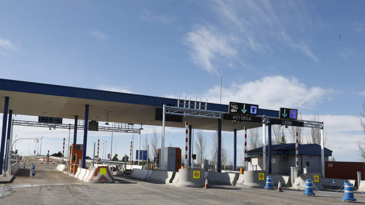 Línea de cabina de cobro en la AP-71, entre León y Astorga. RAMIRO