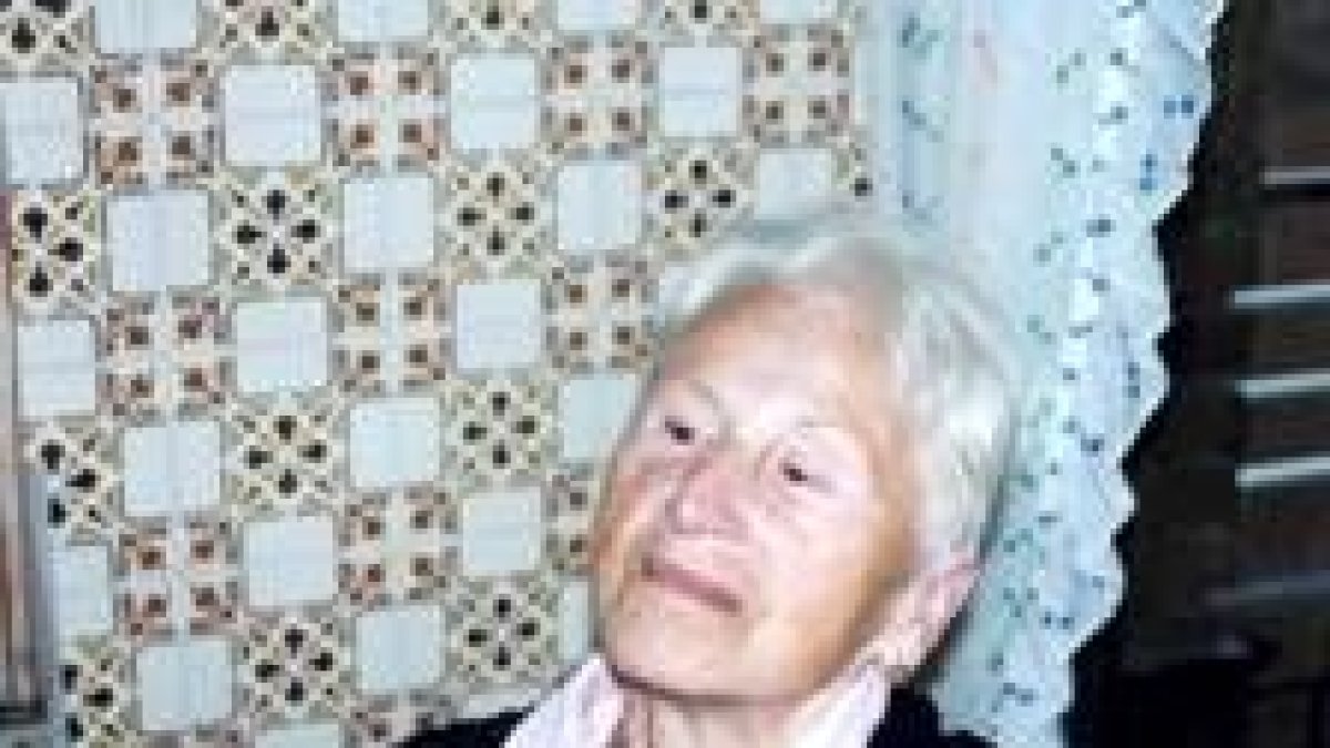 La escritora leonesa Eva González (Palacios del Sil, 1918-León, 2007)