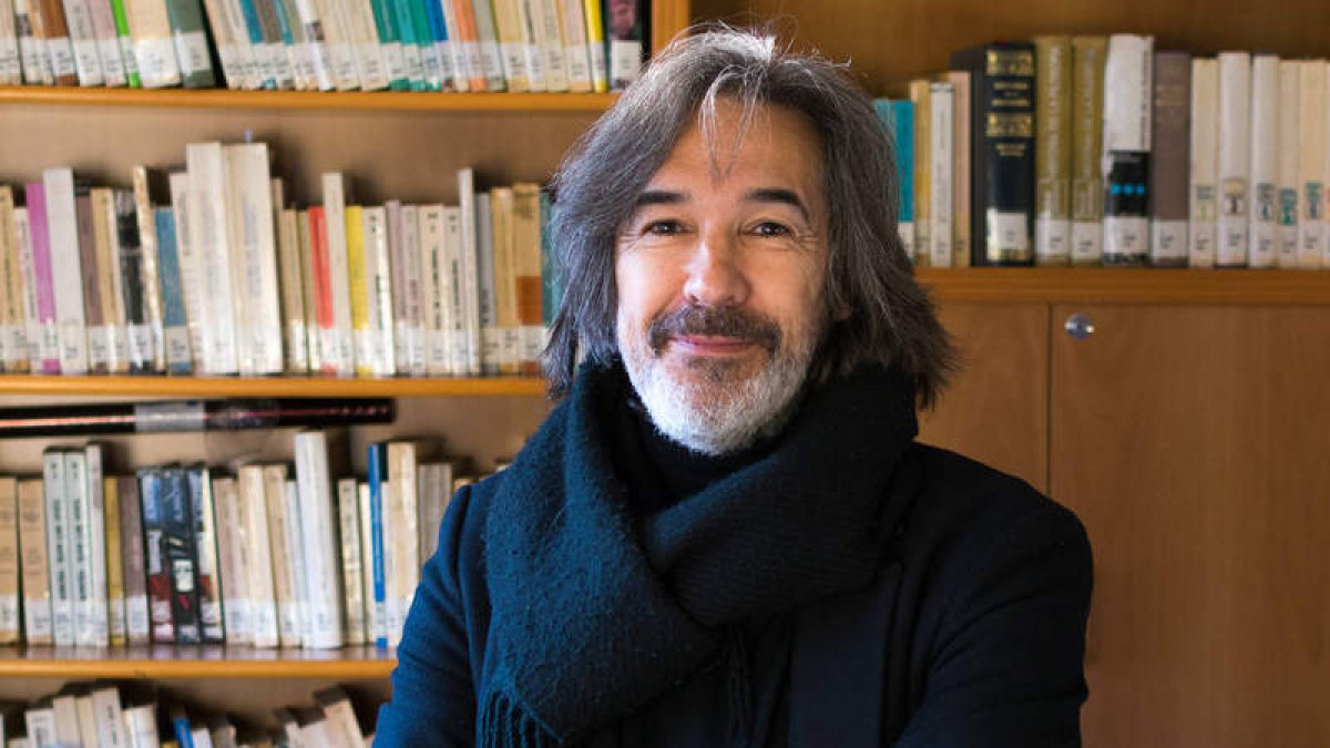 Miguel Ángel Castro Merino, escritor y profesor de Filosofía en el IES Padre Isla. DL