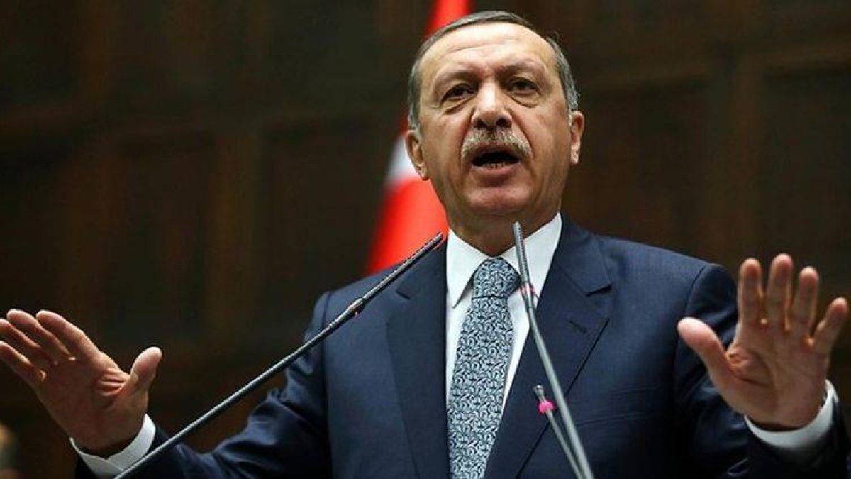 Erdogan se dirige a miembros de su partido, el martes.