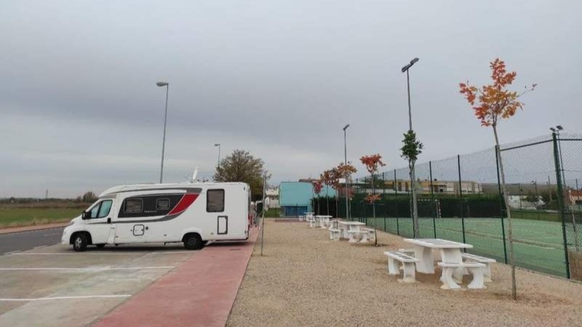 Aparcamiento de autocaravanas. DL