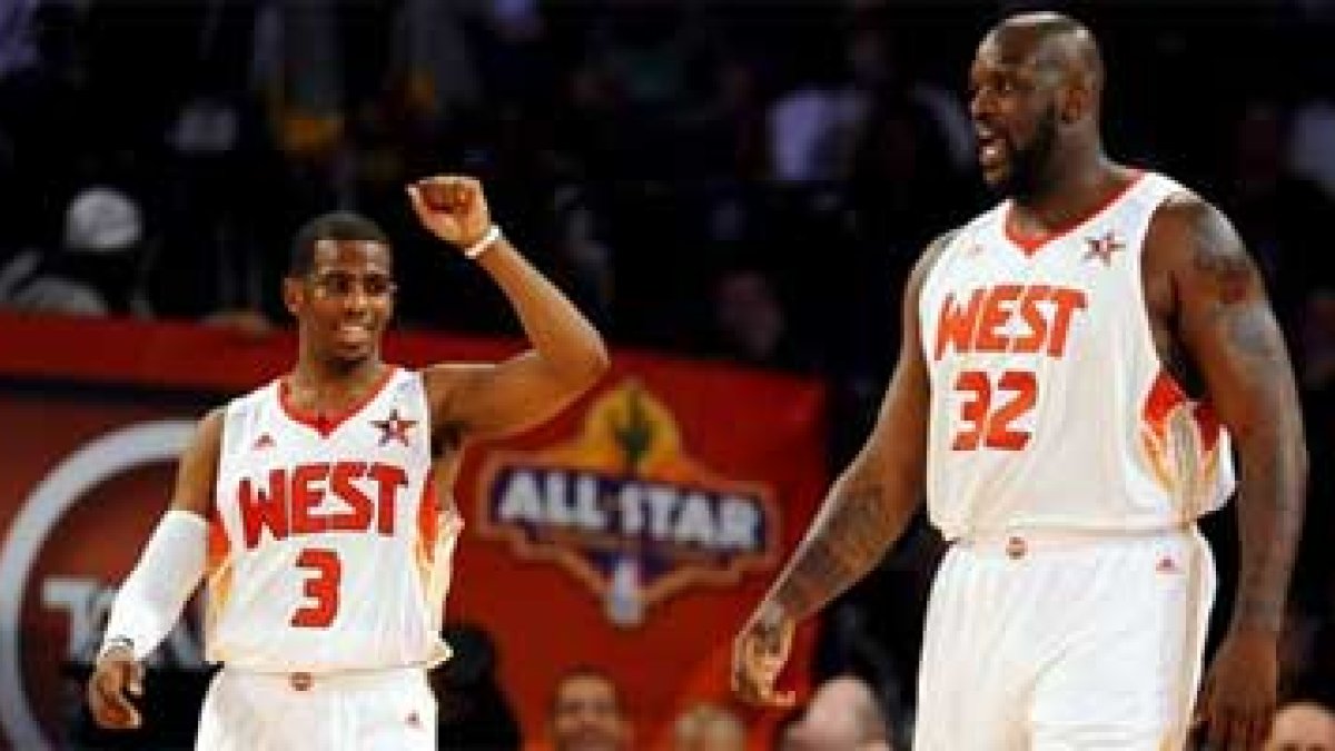 Los jugadores Chris Paul (d) y Shaquille O'Neal (i), ambos de la Conferencia del Oeste.